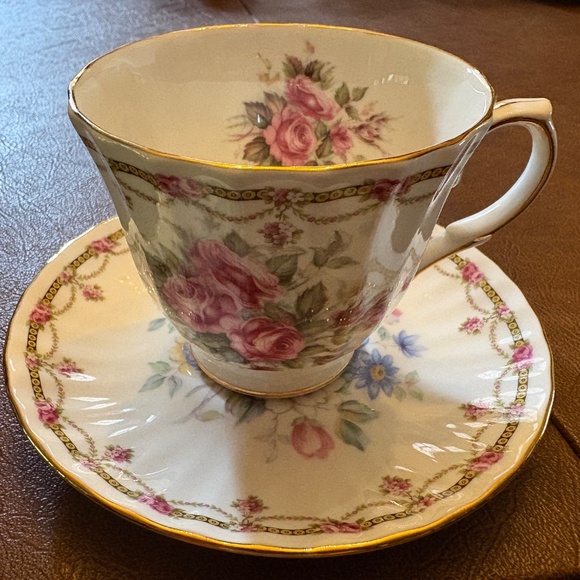 Bone China Teacups and Saucers - Made in England - Picture 5 of 14